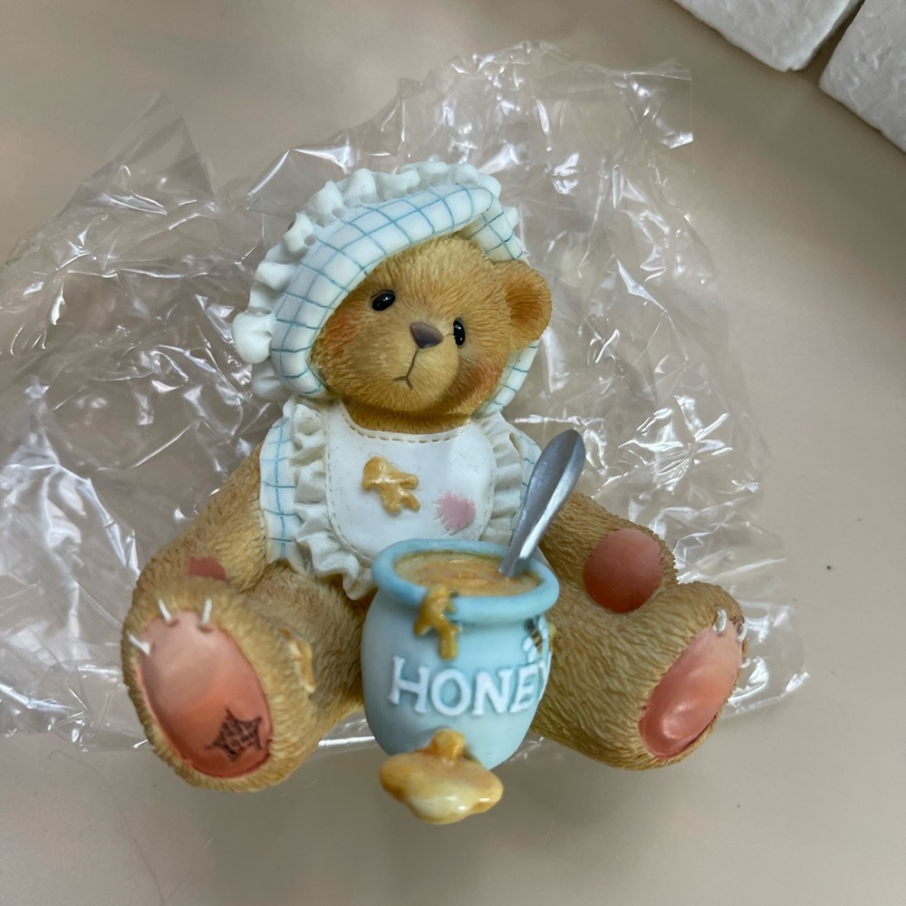 Cherished Teddies 265799 1997 Kara you’re a honey of a friend